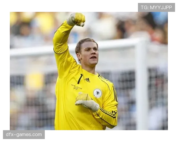 诺伊尔引领守门员新时代：敏锐反应与出色脚下技术闪耀赛场